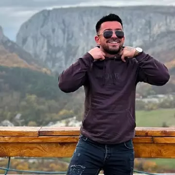 Fosta soție și fosta iubită a lui Andrei Perneș s-au întâlnit la înmormântarea tânărului. Gestul făcut de cele două la mormântul fostului concurent "Mireasa"