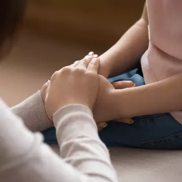 O femeie din Brăila și-a abandonat copiii pentru a-și continua viața împreună cu noul iubit. "Cel mic are doi ani. Acum fac şi prostii amândoi!"