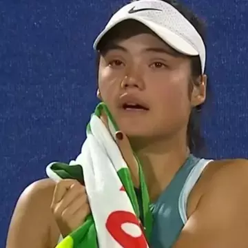 Emma Răducanu, cădere emoțională pe terenul de tenis, după ce a văzut un bărbat în tribune: „Avea comportament obsesiv”