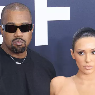 Cum a pierdut Kanye West 20 de milioane de dolari din cauza apariţiei controversate a Biancăi Censori la premiile Grammy