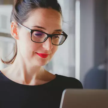 1 din 2 angajați se așteaptă la o mărire salarială în 2025. Doar 23% dintre cei care lucrează sunt mulțumiți de salariile pe care le au