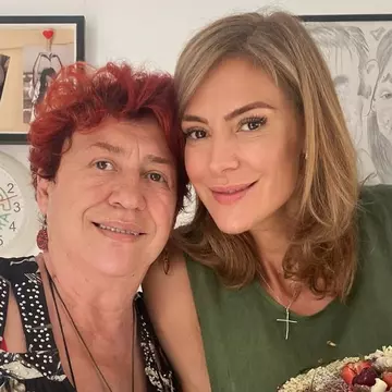 Roxana Ciuhulescu a spart ușa casei mamei sale după ce aceasta nu i-a mai răspuns la telefon: „Mi-a fost frică pentru ea”. Cum a găsit-o pe cea care i-a dat viață și cum se simte femeia acum