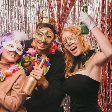 Tot ce trebuie să știi despre Photo Booth: Ce Este, Tipuri, Avantaje și Costuri