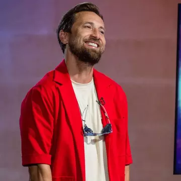 Ce salariu au oamenii care spală vasele în restaurantul lui Dani Oțil: „A spălat și soacra mea vase, care e manager”