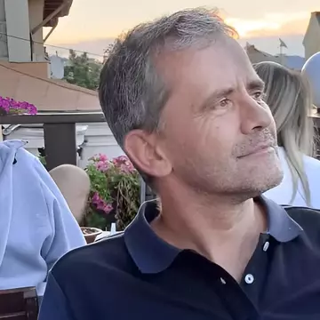 Moartea misterioasă a lui Bogdan Deftu, fost polițist criminalist, găsit în comă, cu multiple fracturi craniene, în gara din Câmpina. Ce arată primele detalii din anchetă