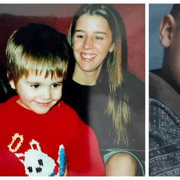 Recunoști băiatul din imagine? Mama lui a refuzat să facă avort când avea 17 ani, iar acum fiul ei este unul dintre artiștii de top ai generației sale