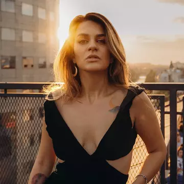 Sabina Teodorescu, fiica lui Oreste, dezvăluiri rare despre cariera și copilăria ei: „Ai mei au fost părinți tineri, la fel ca mine”. Cum este tatăl ei în rolul de bunic