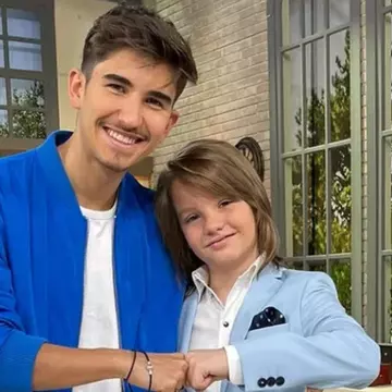 Sebastian Dobrincu, hărțuit și înjurat pe stradă. A avut de suferit și fratele lui de 13 ani: „A ajuns să fie abuzat în drum spre școală”