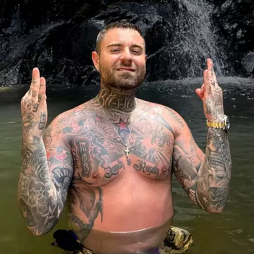 TJ Miles a fost ajutat de bunica lui să vândă droguri: „Dădea şi ea pachete. Era mai reală decât mulți trapperi”