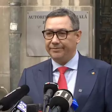 Victor Ponta și-a depus candidatura pentru alegerile prezidențiale din mai: "Sunt mult mai pregătit decât în urmă cu 10 ani"