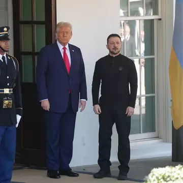 Ce preț are bluza pe care Volodimir Zelenski a purtat-o la întâlnirea cu Donald Trump. "Mulți au cumpărat. Am avut o mulțime de comenzi din America!"
