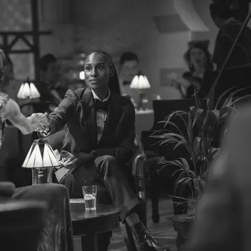 Actrițele Issa Rae și Emma Corrin sunt un cuplu în noul sezon „Black Mirror”. Detalii din culisele colaborării lor: „Pur și simplu transformatoare” / Exclusiv