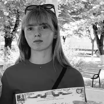 O tânără a murit înecată în Lacul Frumoasa, după ce a încercat să se salveze de un urs. Ce detalii au ieșit la iveală după tragedie