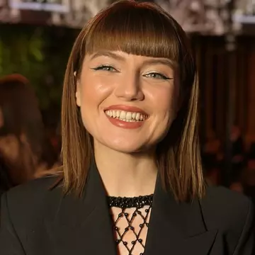 Cine ar fi bărbatul care a cucerit-o pe Alexandra Ungureanu. Artista ar avea o relație cu un cunoscut chef