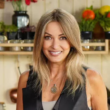 Cum a fost fotografiată Anca Țurcașiu în troleibuz: „Merită să încercați și voi!”. Reacțiile internauților