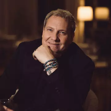 Giorgio Ciabattoni a lansat „Amore Lontano”, o piesă despre dor și iubire, dedicată soției din Italia și gemenilor săi născuți prematur 