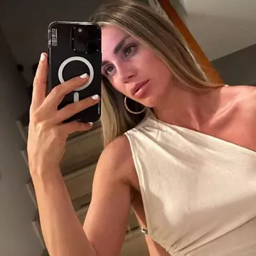 Güler Erdoğan, fostă Miss Europa, a murit în timp ce încerca să scape de polițiști. Modelul a căzut de pe un pod în fața unei mașini