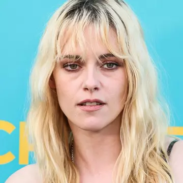 Kristen Stewart s-a căsătorit cu Dylan Meyer. Actrița și partenera ei au avut o nuntă nonconformistă