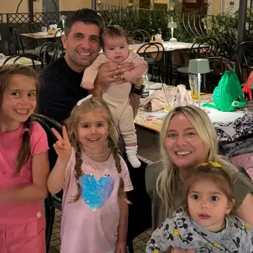 Laura Cosoi și Cosmin Curticăpean au aniversat zece ani de la logodnă. Unde a fost cerută actrița și cum arată inelul pe care l-a primit