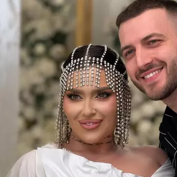 Oana Radu s-a căsătorit în secret cu iubitul ei, Șerban Balaban. Cum arată rochia de mireasă a artistei