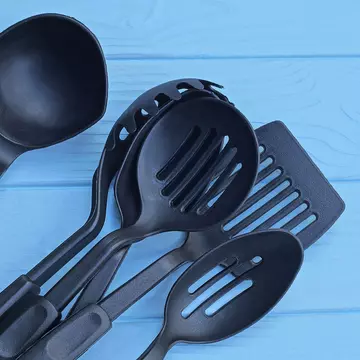 Cât de periculos este să foloseşti ustensile de plastic în bucătărie