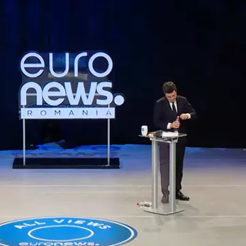 Cum au fost surprinși Nicușor Dan și Mirabela Grădinaru și George Simion și soția lui, Ilinca, în culisele dezbaterii de la Euronews