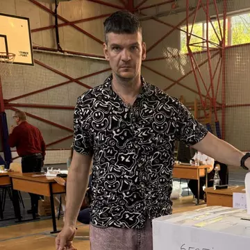 „Țara în care-mi doresc să trăiesc nu e aia în care înjurătura devine argument”. De ce îl susține Tudor Chirilă pe Nicușor Dan la alegerile prezidențiale