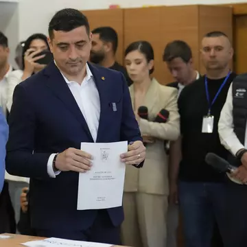 George Simion s-a prezentat la urne alături de Călin Georgescu. Candidatul AUR: „Am votat cu Călin Georgescu”