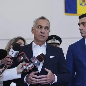 George Simion și Călin Georgescu au mers împreună la vot, la o secție din Mogoșoaia. Cei doi au fost însoțiți de soțiile lor, Ilinca Simion și Cristela Georgescu