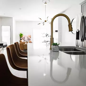 5 soluții pentru o bucătărie mică. Spațiu elegant și funcțional