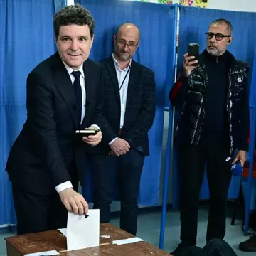 Nicușor Dan a ales să voteze la Făgăraș. Candidatul independent, la urne alături de partenera sa, Mirabela Grădinaru