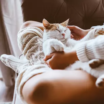 Cum să ai un weekend cozy acasă: idei pentru relaxare și răsfăț