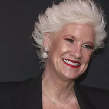 Vedeta americană de televiziune Anne Burrell a murit la 55 de ani: „Zâmbetul ei lumina fiecare cameră în care intra”