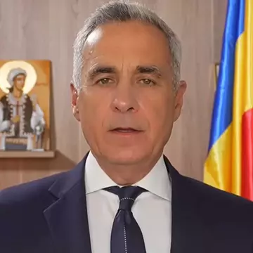 Călin Georgescu, filmat la biserica în care s-a măritat Kira Hagi. Cum a fost surprins fostul candidat la alegerile prezidențiale