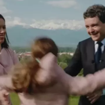 Cum au apărut Nicușor Dan și Mirabela Grădinaru la serbarea fiicei lor. Aheea a jucat rolul „vulpiței”