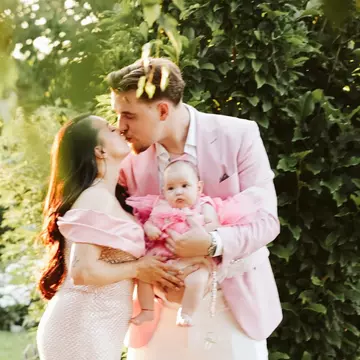 Larisa Iordache și Cristian Chiriță și-au botezat fetița! Ce semnificație deosebită are numele ales de cuplu pentru cea mică. Imagini de colecție de la eveniment