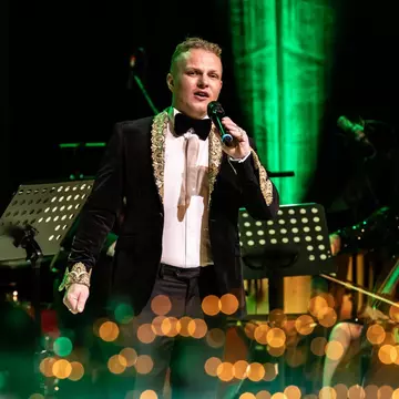 Tenorul ŞTEFAN von KORCH în concert crossover şi recital de muzică franceză, în luna iulie, la Sala Dalles