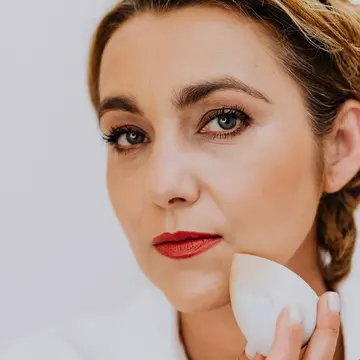 Alegerea buretelui potrivit este secretul pentru un machiaj natural și rezistent