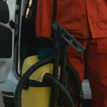Ce produse și echipamente folosesc profesioniștii în curățenie?