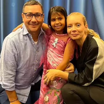 Victor Ponta și Daciana Sârbu, divorțați, dar împreună, de dragul fiicei adoptate. Cum s-au fotografiat alături de mezina lor: „Azi am sărbătorit-o pe Maria”
