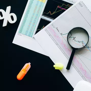 Investiții vs. economii: care este diferența și cum le echilibrezi?