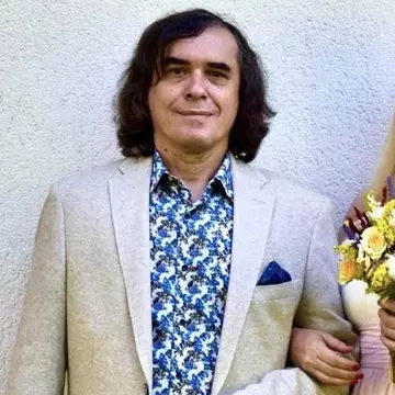 Mircea Cărtărescu și Ioana Nicolaie au aniversat cinci ani de la căsătoria religioasă. Cum a început povestea lor de iubire: „S-a întâmplat brusc. Era căsătorit, încă, și eu eram într-o altă relație”