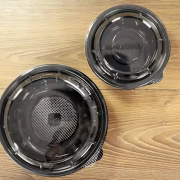 Soluția ideală pentru servirea modernă – bolurile de salată, din plastic, pentru livrare și catering