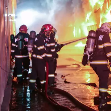Incendiu puternic la Dragonul Roșu. O icoană a scăpat ca prin minune din calea flăcărilor