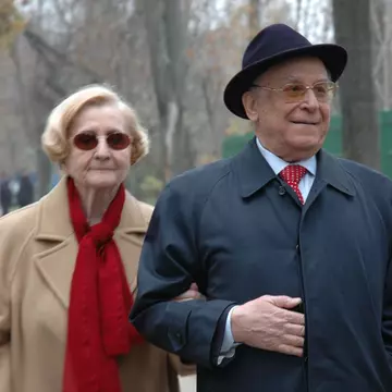 Nina Iliescu, mesaj emoționant după moartea lui Ion Iliescu. Ce scrie pe coroana de flori așezată pe sicriul fostului președinte