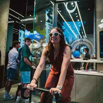 Ochelarii inteligenți Ray-Ban & Oakley Meta AI: tehnologie ascunsă în detalii șic