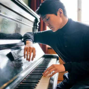 Pianistul Seong-Jin Cho debutează în România la Festivalul Enescu, alături de Orchestra dell’Accademia Nazionale di Santa Cecilia din Roma 