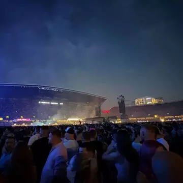 Moment special la Untold. O cântăreață celebră a fost cerută în căsătorie. Fosta concurentă America Express a spus „DA”