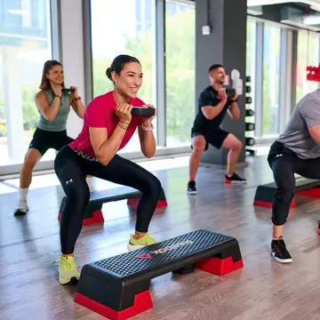 Efectul J.Lo: sala a devenit trending topic în România. Acum e momentul să începi C-Core sau Glutes, la World Class România.