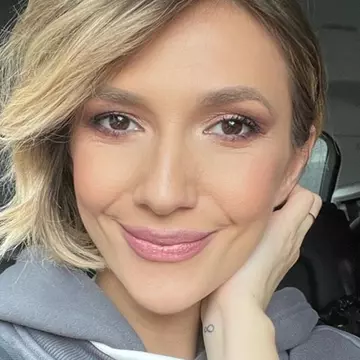 Adela Popescu a revenit în București, spre dezamăgirea ei. Cum se descurcă cu traficul din Capitală